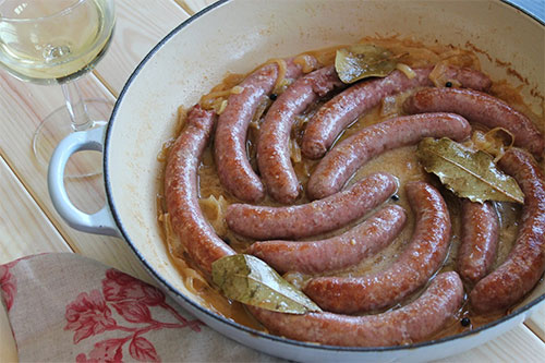 Salchichas al vino blanco sin cebolla