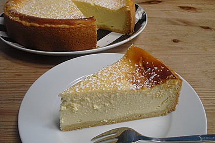 Käsekuchen o tarta de queso con frambuesas al estilo alemán