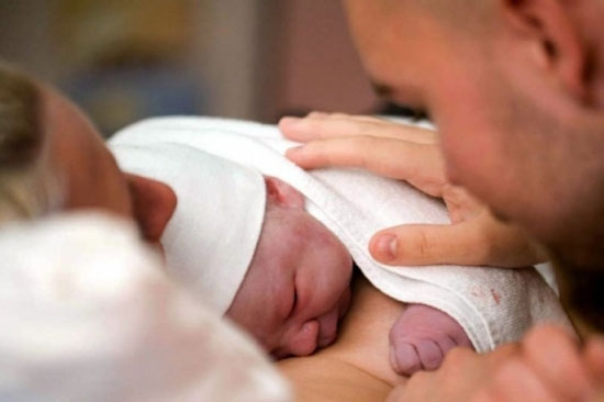 Especialistas piden acatar el proceso natural de dar a luz