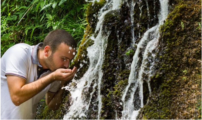 ¿Es seguro beber agua sin tratar?