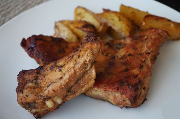 Costillas adobadas con patatas al horno