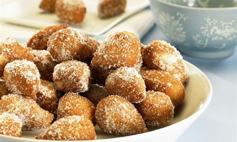 Bolitas de masa frita tipo rosquillas (Muzenmandeln) Bolitas de masa frita tipo rosquillas (Muzenmandeln)