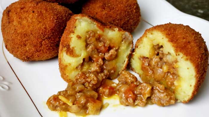 Bomba de papa rellena de carne Bomba de papa rellena de carne