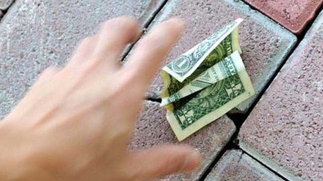 Lo que fácil viene, fácil se va: