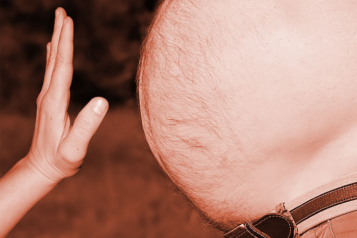 Al que nace barrigón es al ñudo que lo fajen