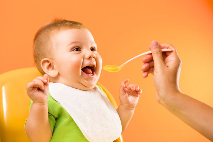 De triturados a sólidos. Cómo hacer este cambio en la alimentación del bebé