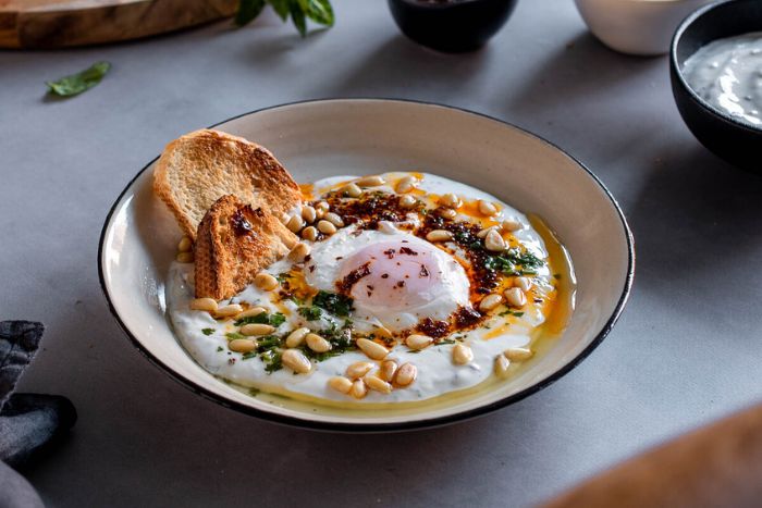 Çilbir o huevos turcos