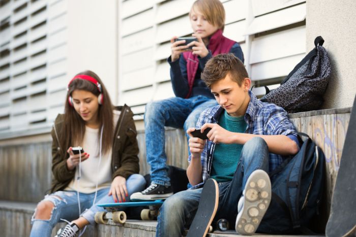 Límites, curiosidad y deep web: los riesgos de las nuevas mentes adolescentes Límites, curiosidad y deep web: los riesgos de las nuevas mentes adolescentes