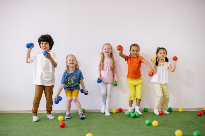 6 planes para evitar que los niños se enganchen al móvil en vacaciones