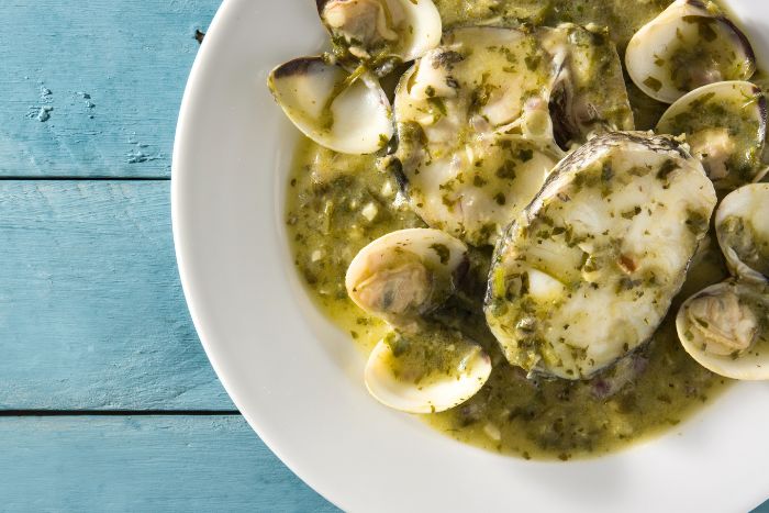 Merluza en salsa verde con almejas Merluza en salsa verde con almejas