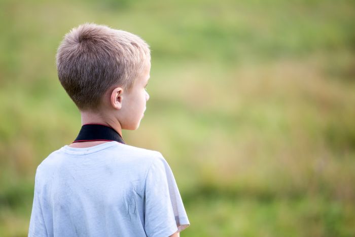 ¿Por qué el Optimismo Infantil disminuye con la edad?