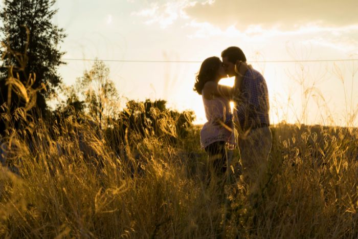 Un beso de 10 segundos puede transferir 80 millones de bacterias y cambiar tu forma de enamorarte