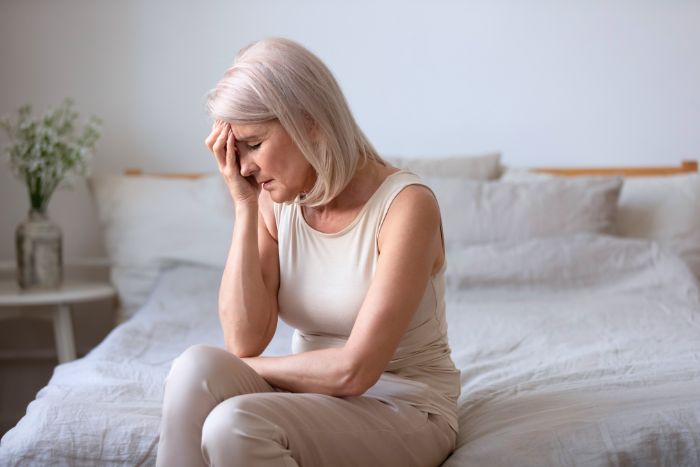 ¿Cómo levantar el ánimo en la menopausia? 8 Consejos para afrontarla ¿Cómo levantar el ánimo en la menopausia? 8 Consejos para afrontarla