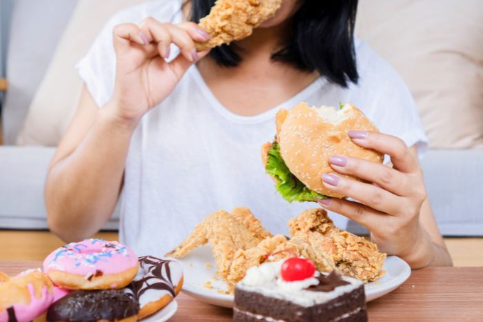 Masticar y escupir: ¿en qué consiste este trastorno alimentario?